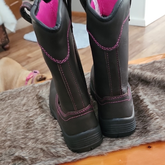 Avengers Brown Boots with Pink Stitching - Picture 3 of 8